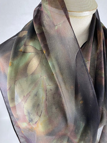 Un accesorio de moda único teñido a mano eco impreso gasa bufanda lujosa
