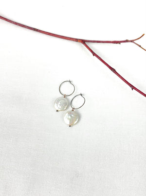 White coin pearl on silver patina wire hoop