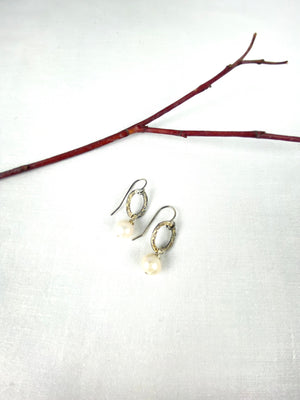Classic White pearl on hammered silver oblong silver drop fashion earring jewelry