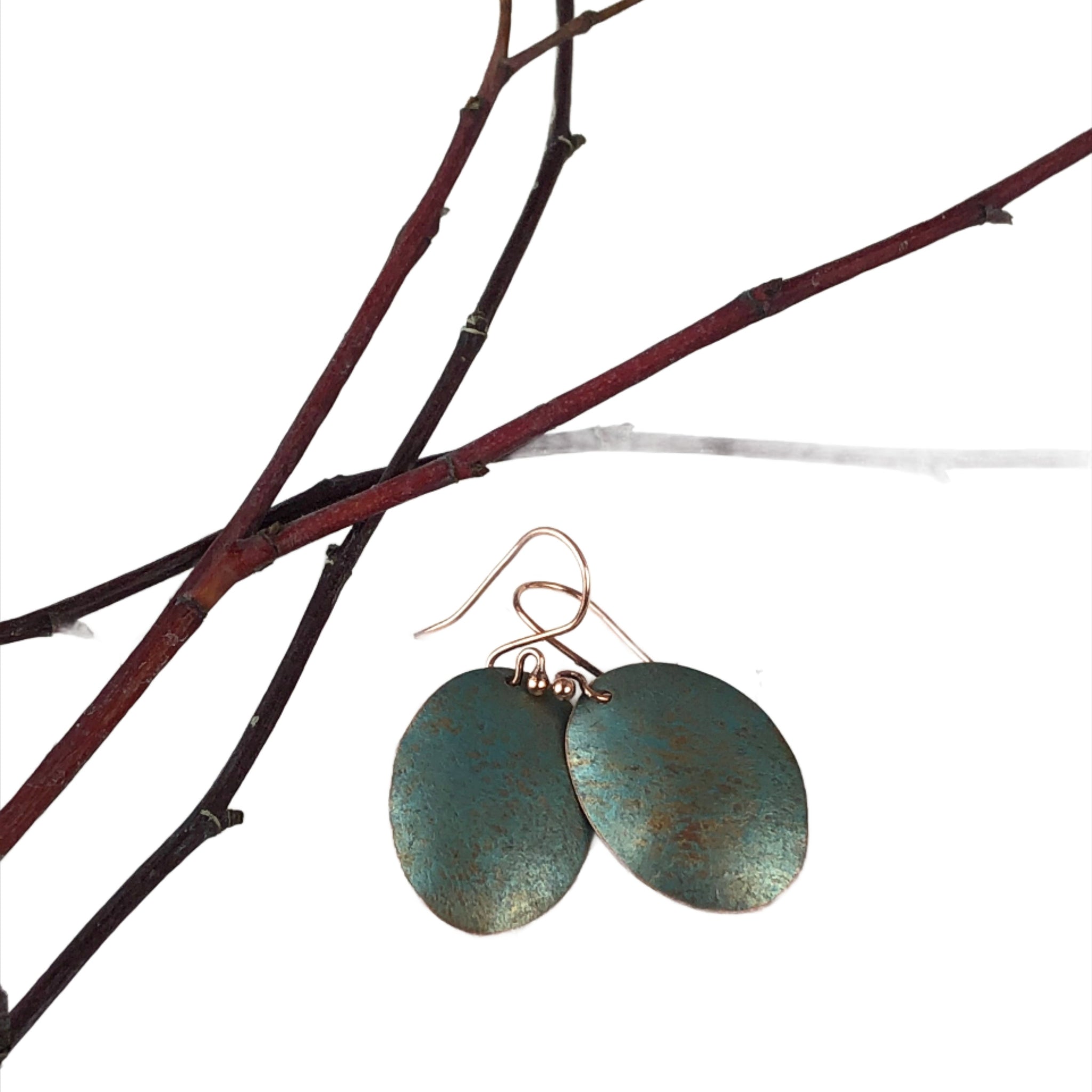 Pendientes hechos a mano informales de moda con gota de cobre reciclado Aqua